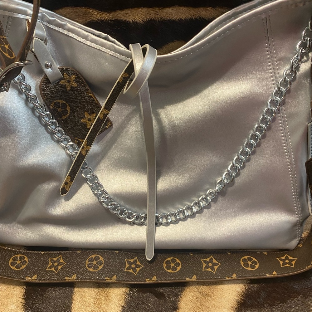 Stylish Silver Chain Shoulder Bag